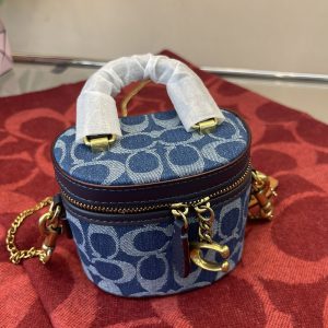 コーチ ポーチ アウトレット
