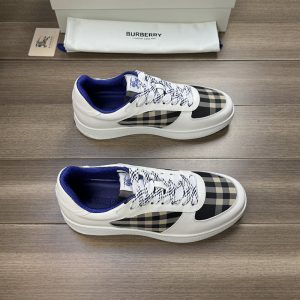 バーバリー スニーカー アウトレット