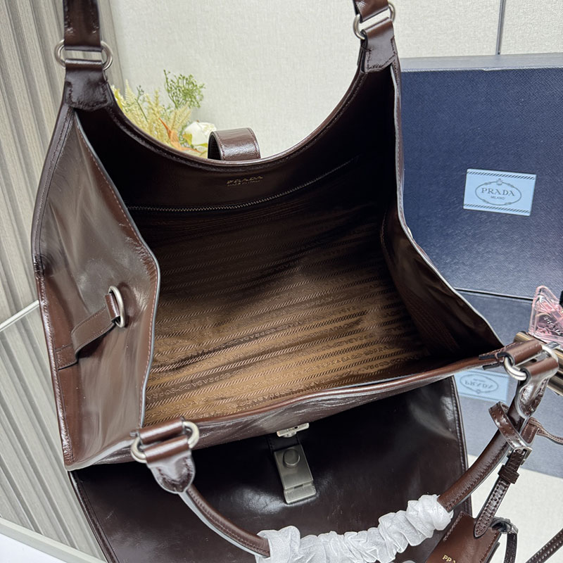プラダ アウトレット PRADA ラージ レザー トートバッグ 1BG570_2CYR_F01D6_V_OOO ダークブラウン H品 レディース プラダ ショルダーバッグ - 画像 (3)
