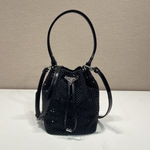 プラダ バケツ型バッグ