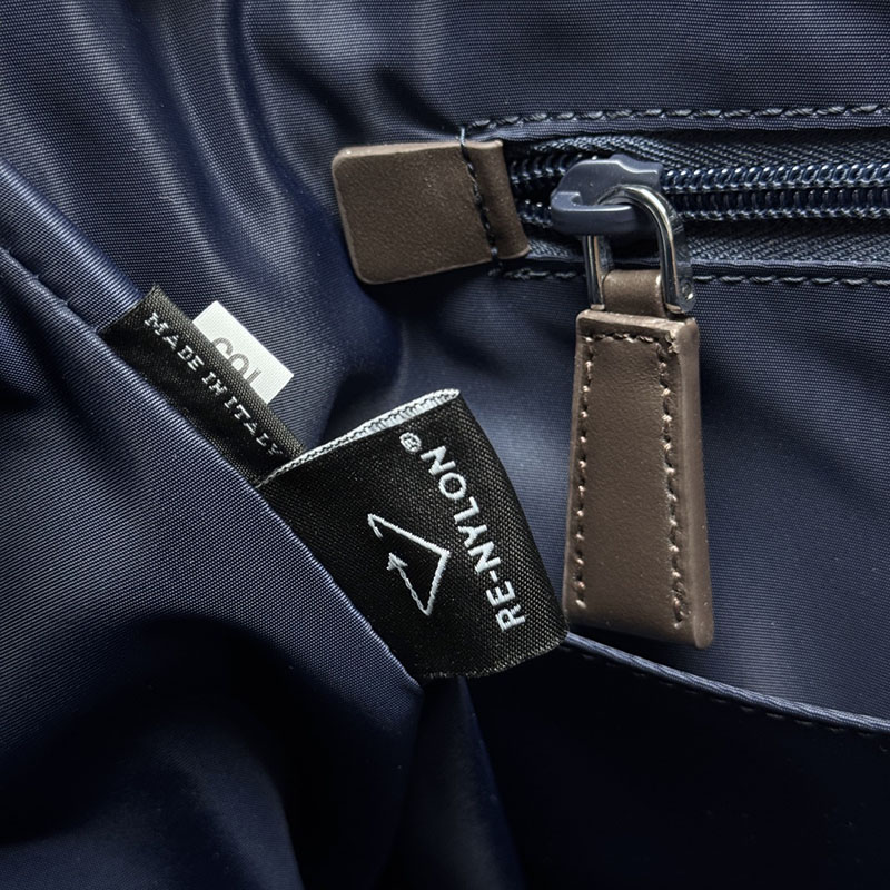 プラダ アウトレット PRADA ミディアム Re-Nylonレザーショルダーバッグ 2VD066_384_F0C1B_V_OOF ネイビー H品 プラダ ショルダーバッグ メンズ - 画像 (2)