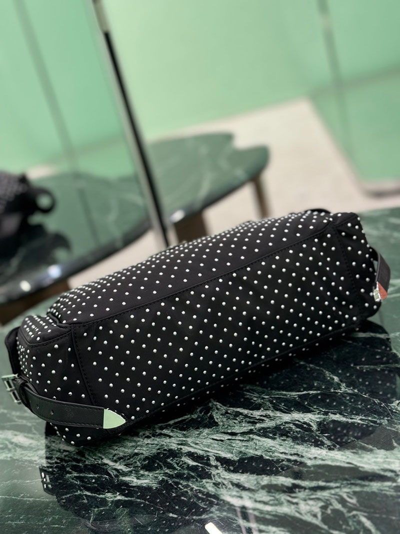 プラダ アウトレット PRADA Re-Nylon ショルダーバック スタッズ 1BC236_2HGV_F0002 ブラック H品 プラダ ショルダーバッグ アウトレット - 画像 (4)