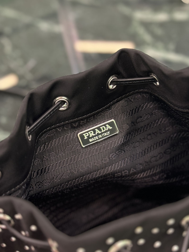 プラダ アウトレット PRADA Re-Edition 1978 Re-Nylon ミニバッグ 1BE067_2HGV_F0002 ブラック H品 プラダ バケットバッグ - 画像 (2)
