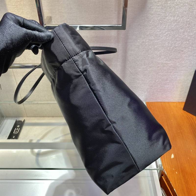 プラダ アウトレット PRADA Re Nylon トートバッグ ナイロン 1BG107_RV44_F0002 ブラック H品 プラダ トートバッグ ナイロン a4 - 画像 (6)