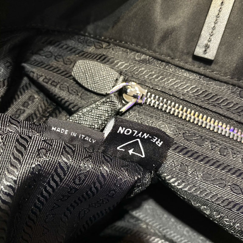 プラダ アウトレット PRADA Re Nylon トートバッグ ナイロン 1BG107_RV44_F0002 ブラック H品 プラダ トートバッグ ナイロン a4 - 画像 (3)