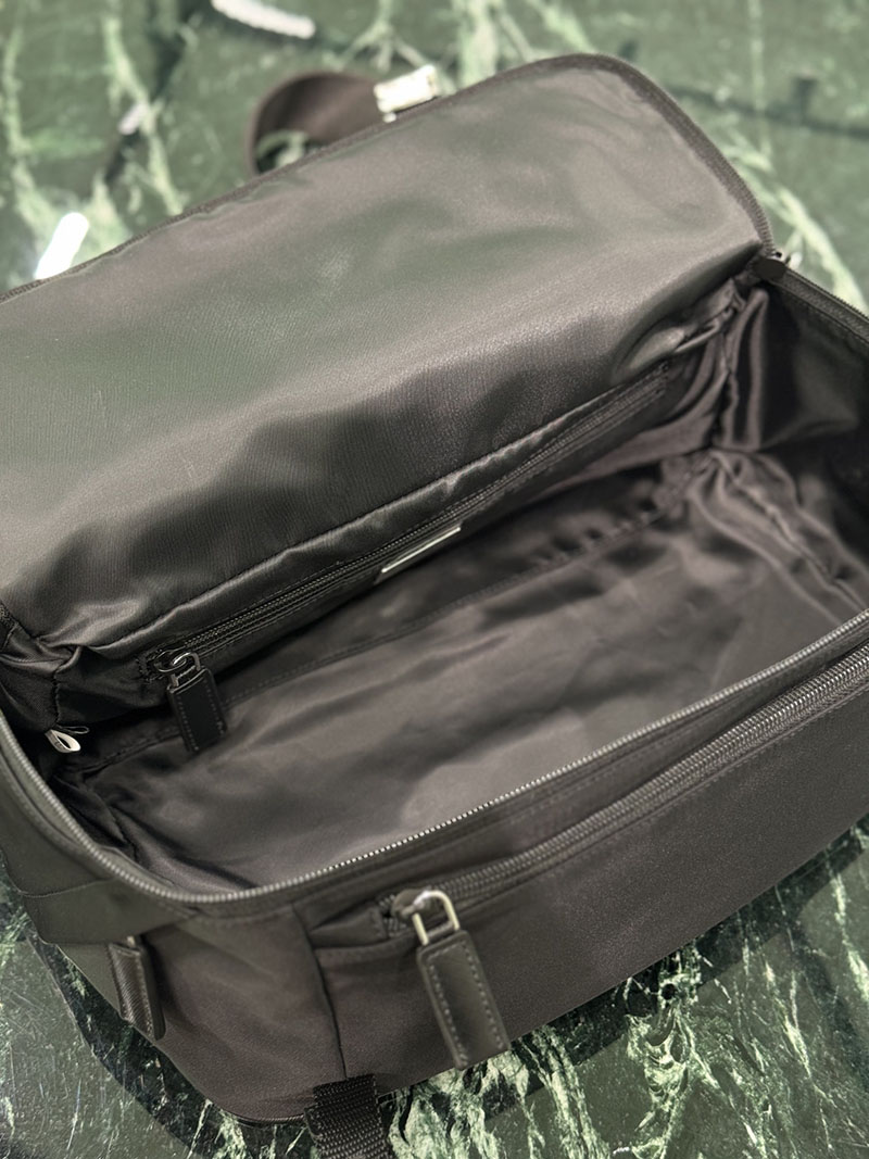 プラダ アウトレット PRADA Re-Nylon xサフィアーノレザー ショルダーバッグ 2VH191_2DMG_F0002_V_OOO ブラック H品 プラダ ナイロンバッグ メンズ - 画像 (3)