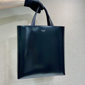 プラダ トート メンズ ビジネス