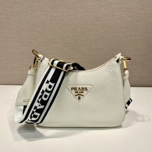 プラダ ショルダーバッグ 斜めがけ