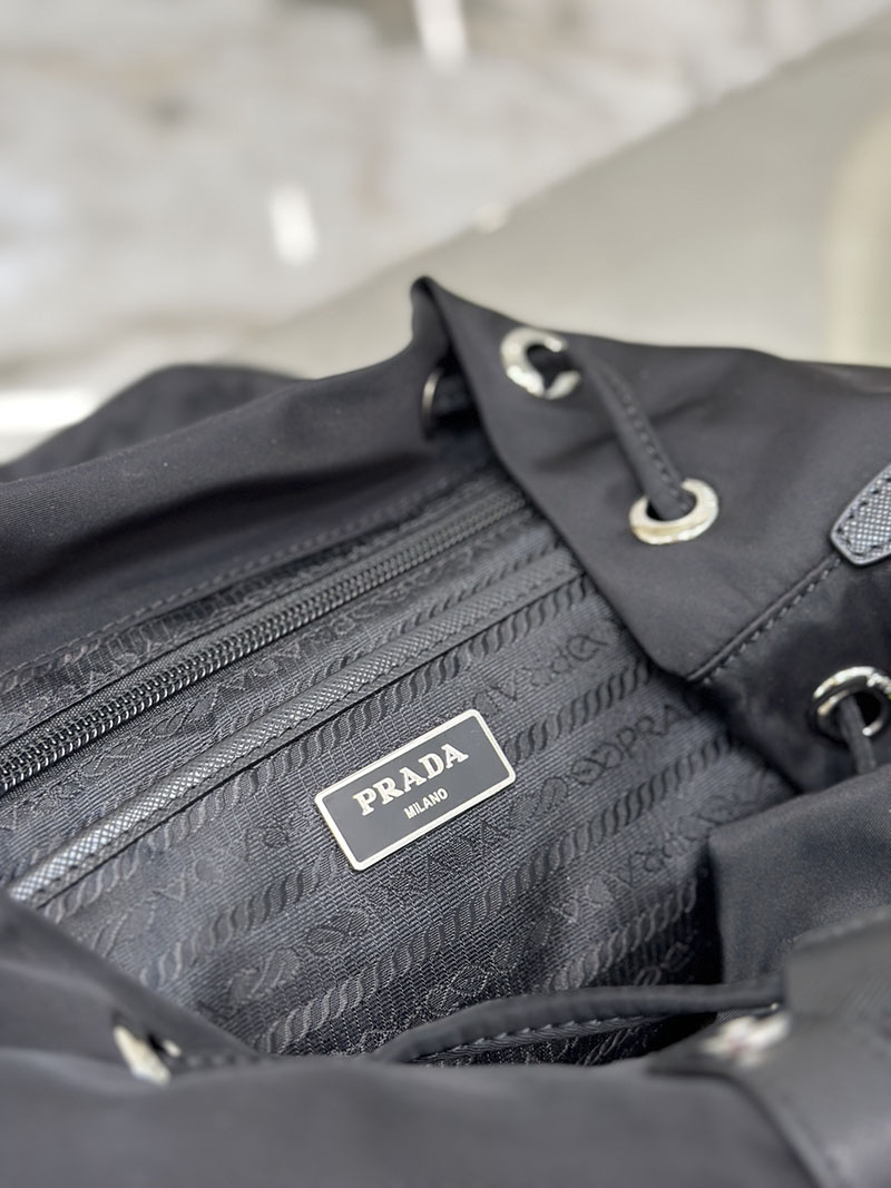 プラダ アウトレット PRADA ポーチ付 ミディアム Re-Nylon バックパック 1BZ811_RV44_F0002_V_OTO ブラック H品 プラダ リュック レディース 新作 - 画像 (2)