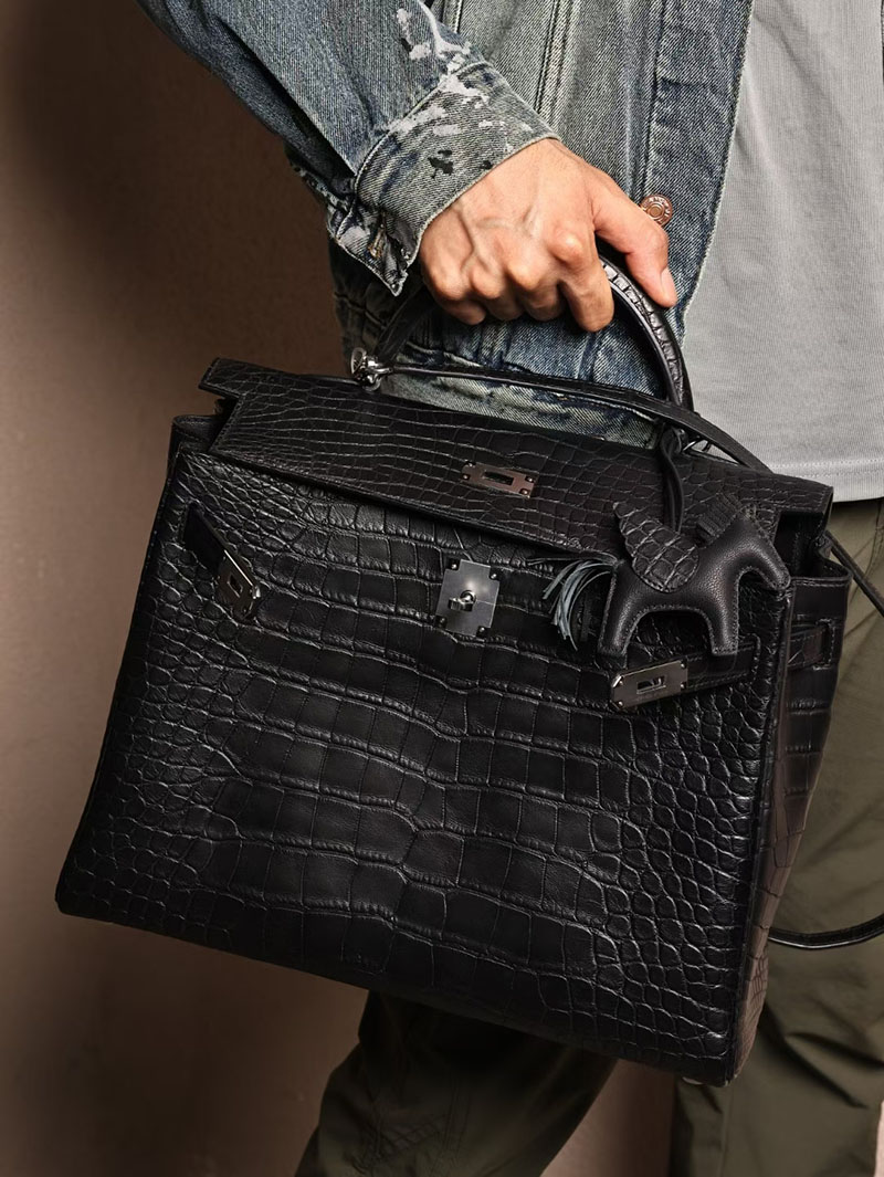 エルメスコピー ケリー35 メンズ HERMES ケリー35cm 内縫い 黒 ブラック クロコダイル アリゲーターマット シルバー金具 2524168 - 画像 (7)
