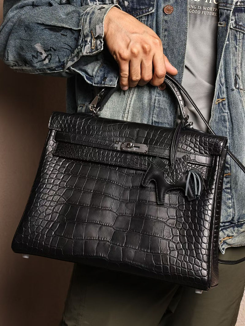 エルメスコピー ケリー35 メンズ HERMES ケリー35cm 内縫い 黒 ブラック クロコダイル アリゲーターマット シルバー金具 2524168 - 画像 (3)