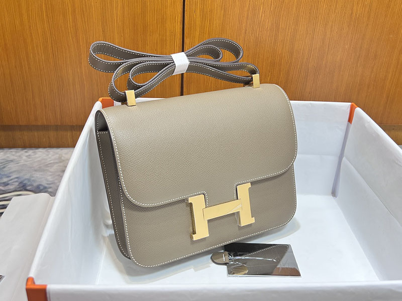 エルメススーパーコピー コンスタンス24 定価 HERMES コンスタンス1 24MM エトゥープ ヴォーエプソン ゴールド金具 2524479 - 画像 (9)