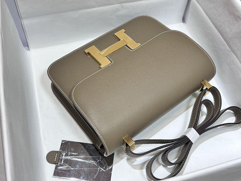 エルメススーパーコピー コンスタンス24 定価 HERMES コンスタンス1 24MM エトゥープ ヴォーエプソン ゴールド金具 2524479 - 画像 (7)