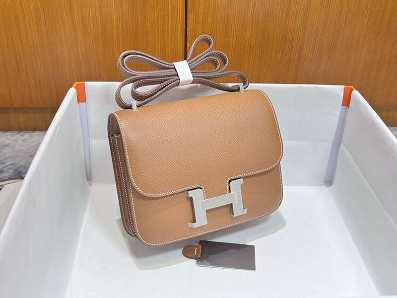 エルメススーパーコピー コンスタンス ミニ 定価 HERMES コンスタンス1 ミニ ゴールド ヴォーエプソン シルバー金具 2524493 - 画像 (9)