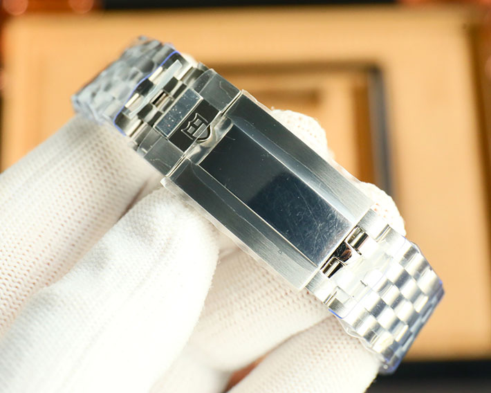 最高級チューダースーパーコピー TUDOR ブラックベイ M7941A1A0NU-0003 メンズ 腕時計 - 画像 (5)