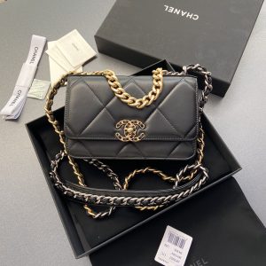 シャネル チェーンウォレット 定価