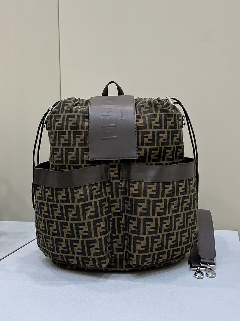 fendi リュック