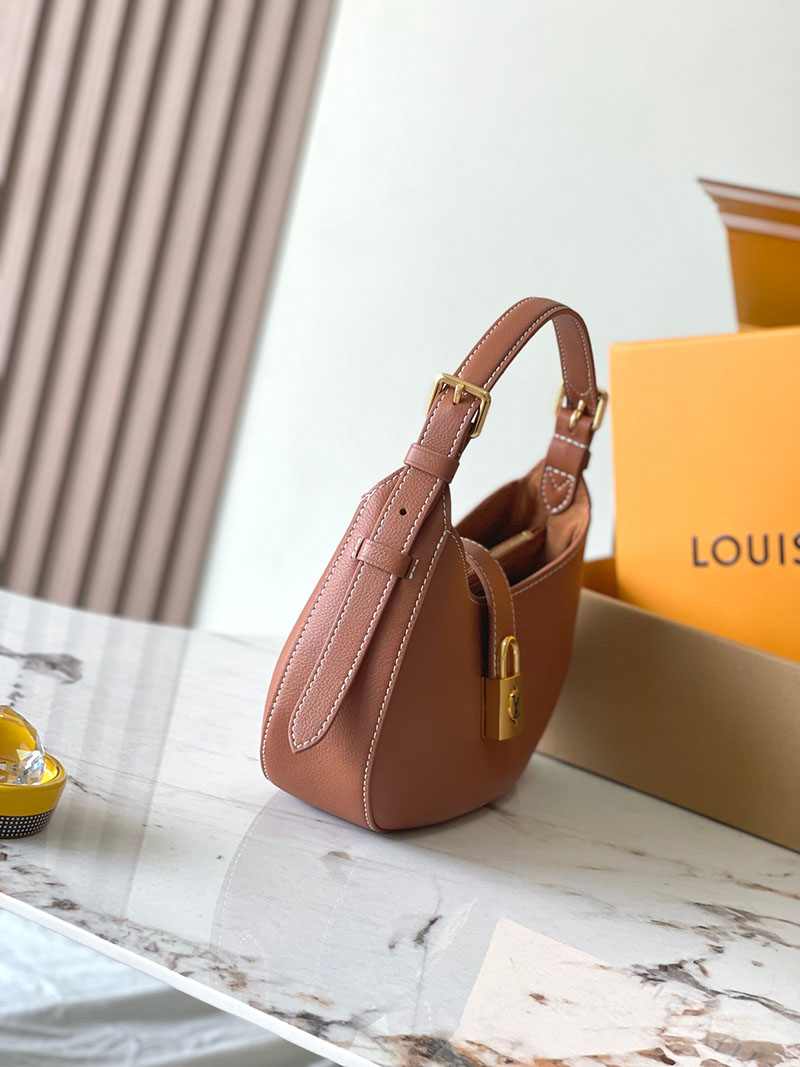 ルイヴィトン バッグ 新作 Louis Vuitton ロウキー・ショルダーバッグ コニャック M24885 ルイヴィトン ロウキー ホーボー 口コミ - 画像 (9)