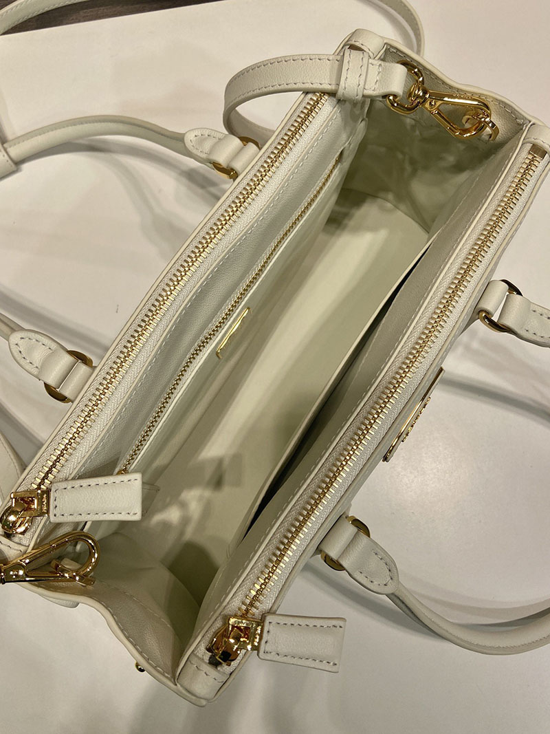 プラダ バッグ レディース PRADA ガレリア ミディアム レザー バッグ ホワイト 1BA457_2CYS_F0009 プラダ ハンドバッグ レザー - 画像 (4)
