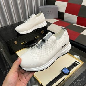 プラダ スニーカー 白