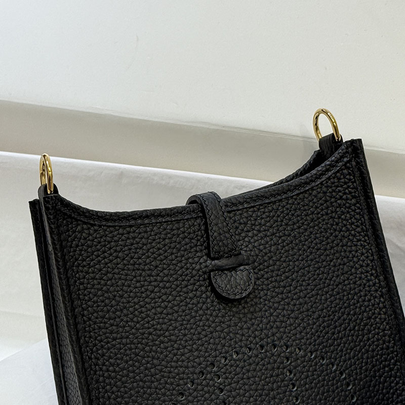 エルメス ミニ ショルダー HERMES エヴリン TPM 黒 ブラック トリヨンクレマンス ゴールド金具 2627656 エルメス 海外通販 - 画像 (8)