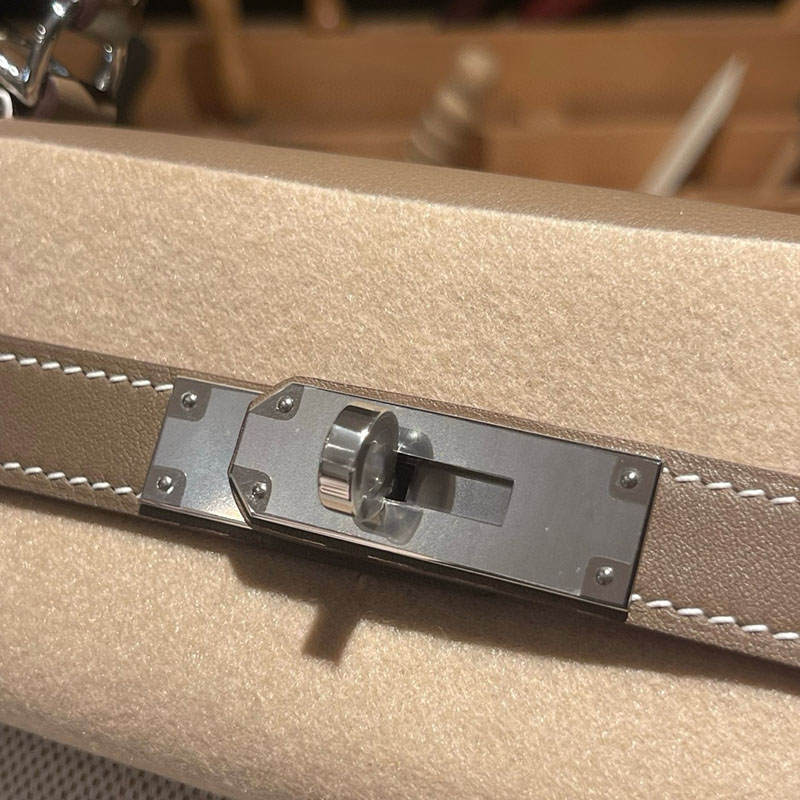 ケリー 28 エトゥープ HERMES ケリー28 内縫い エトゥープ スイフト/トワルアッシュ シルバー金具 2627688 エルメス 海外通販 - 画像 (7)