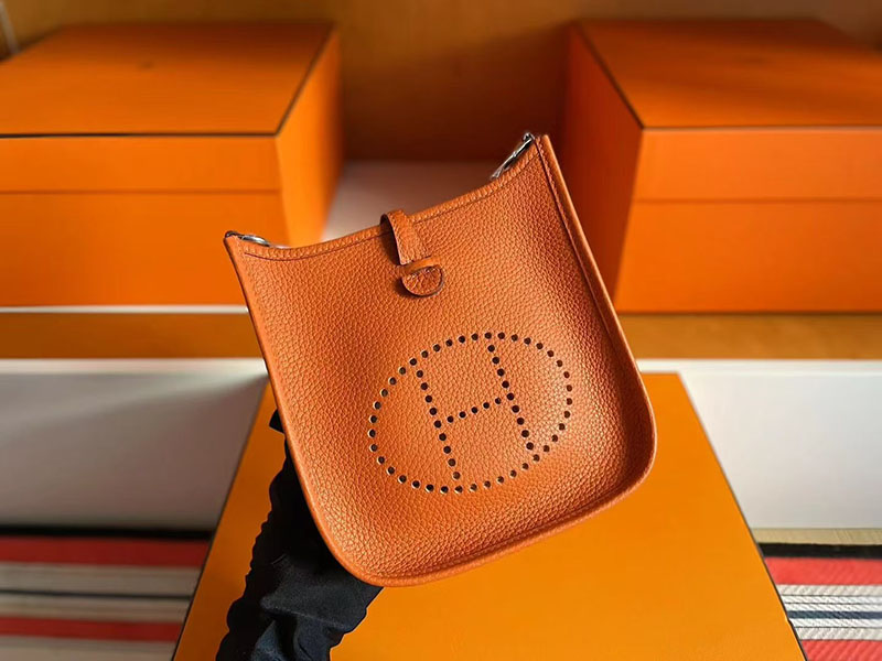 エルメス エヴリン 16 HERMES エヴリン TPM オレンジ トリヨンクレマンス シルバー金具 2627715 エルメス 新作バッグ - 画像 (2)