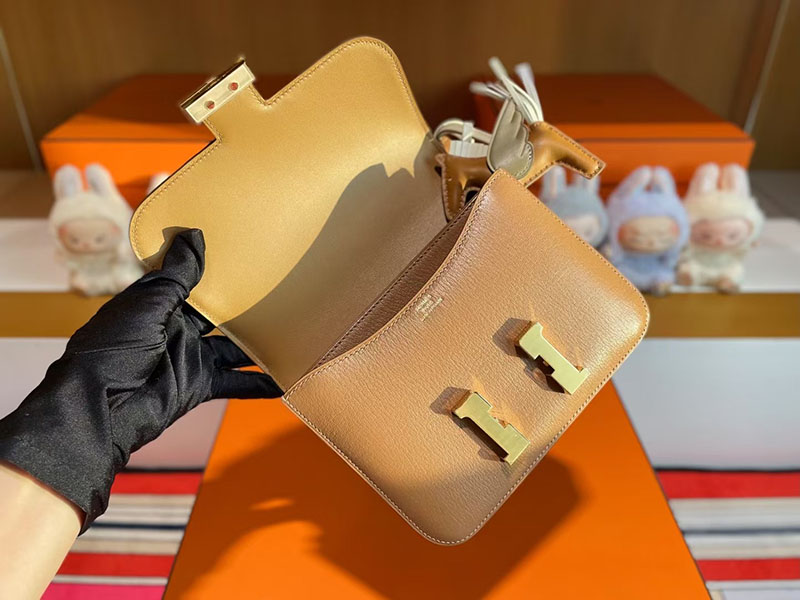 ショルダーバッグ 小さめ おしゃれ HERMES コンスタンス3 ミニ ケブラコ シェブルミゾル ゴールド金具 2627808 エルメス 新作バッグ - 画像 (4)
