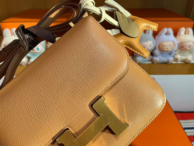 ショルダーバッグ 小さめ おしゃれ HERMES コンスタンス3 ミニ ケブラコ シェブルミゾル ゴールド金具 2627808 エルメス 新作バッグ - 画像 (3)