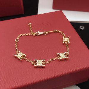 セリーヌ ブレスレット 芸能人