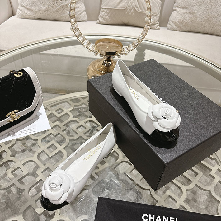 最高級シャネルスーパーコピー CHANEL 45mm 大人気バレリーナ フラットシューズ ホワイト 2628400 シャネル パンプス 白 - 画像 (8)