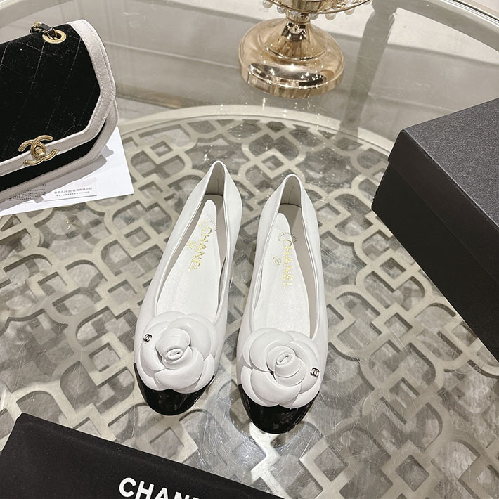 最高級シャネルスーパーコピー CHANEL 45mm 大人気バレリーナ フラットシューズ ホワイト 2628400 シャネル パンプス 白 - 画像 (4)