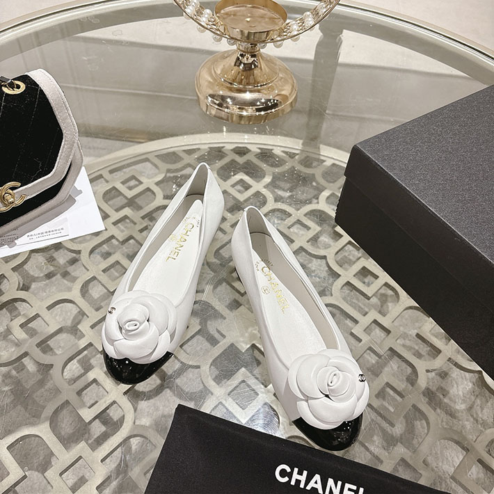 最高級シャネルスーパーコピー CHANEL 45mm 大人気バレリーナ フラットシューズ ホワイト 2628400 シャネル パンプス 白 - 画像 (3)