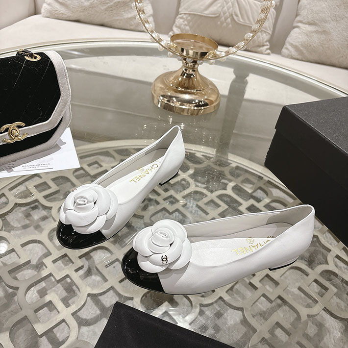 最高級シャネルスーパーコピー CHANEL 45mm 大人気バレリーナ フラットシューズ ホワイト 2628400 シャネル パンプス 白 - 画像 (2)