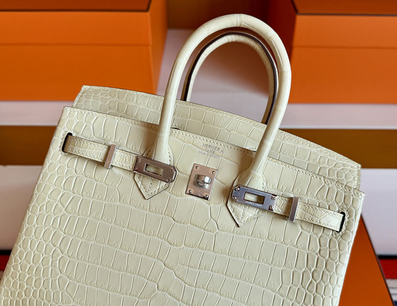 バーキン25 クロコ 定価 HERMES バーキン25 ヴァニラ クロコダイル アリゲーターマット シルバー金具 2627846 エルメス 新作バッグ - 画像 (3)