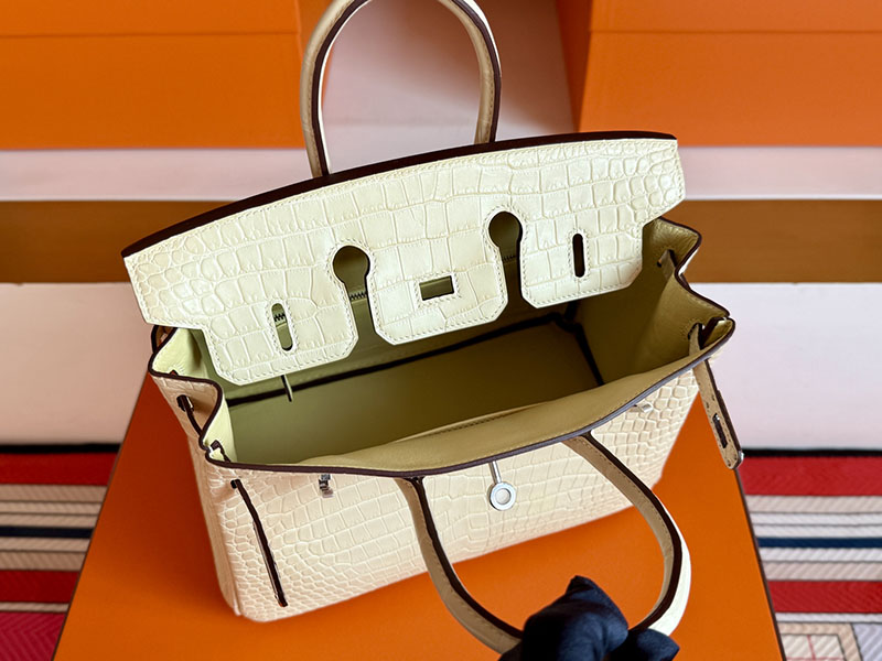 バーキン25 クロコ 定価 HERMES バーキン25 ヴァニラ クロコダイル アリゲーターマット シルバー金具 2627846 エルメス 新作バッグ - 画像 (4)