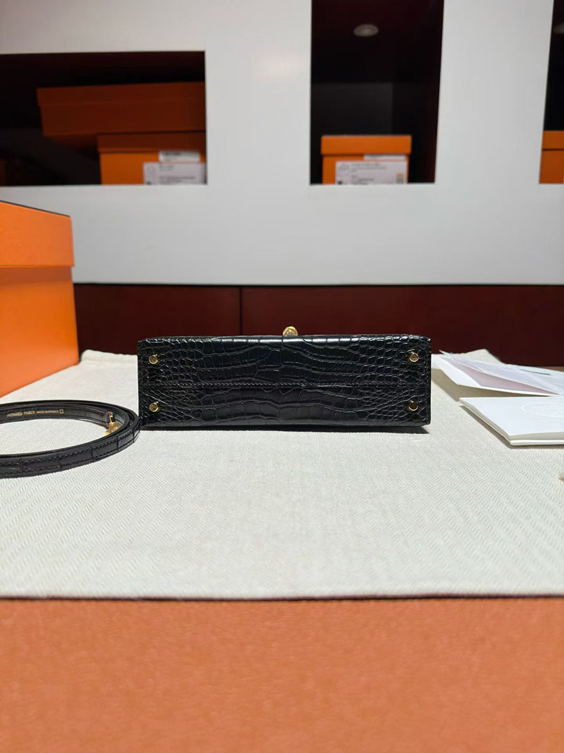ミニケリー クロコ 定価 エルメス ケリーミニ2 HERMES ケリーミニ2 外縫い 黒 ブラック クロコダイル ゴールド金具 2627869 エルメス 新作バッグ - 画像 (3)