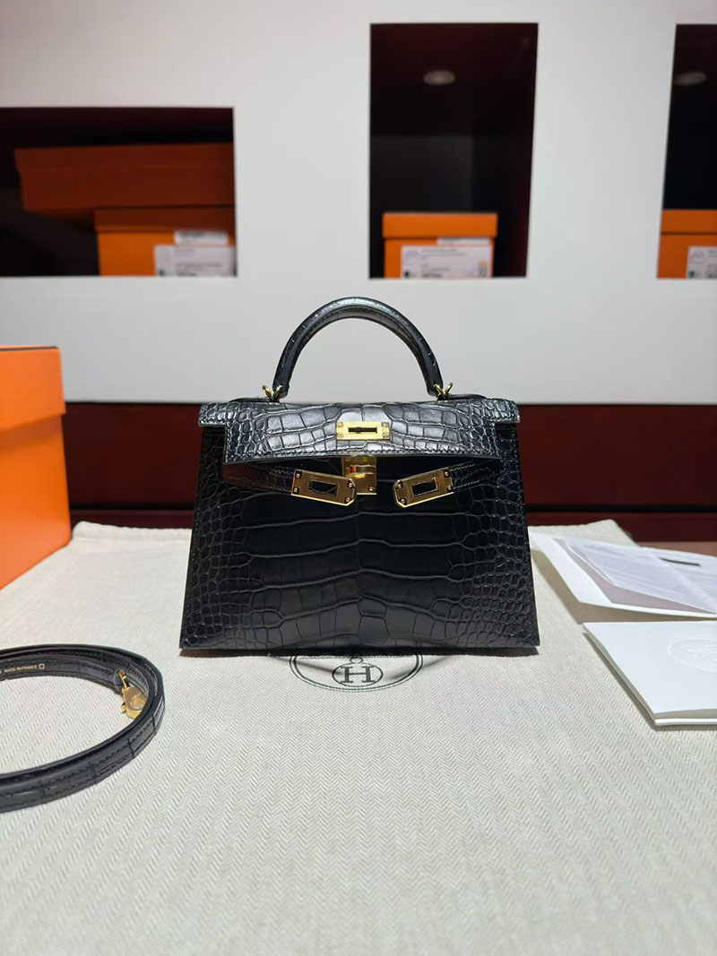 ミニケリー クロコ 定価 エルメス ケリーミニ2 HERMES ケリーミニ2 外縫い 黒 ブラック クロコダイル ゴールド金具 2627869 エルメス 新作バッグ - 画像 (2)