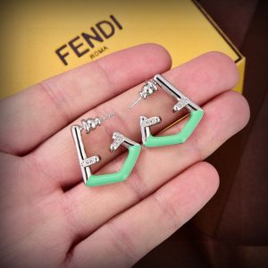 フェンディ ピアス 人気