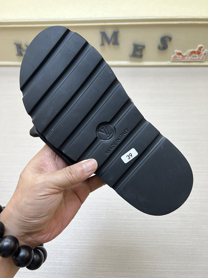メンズ・レディース兼用 ルイヴィトン サンダル LV × TM フラットサンダル プール ピロー ミュール 2629026 ヴィトン サンダル レディース - 画像 (4)