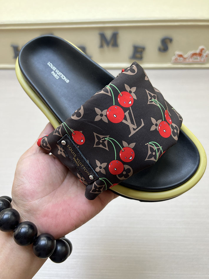 メンズ・レディース兼用 ルイヴィトン サンダル LV × TM フラットサンダル プール ピロー ミュール 2629026 ヴィトン サンダル レディース - 画像 (3)
