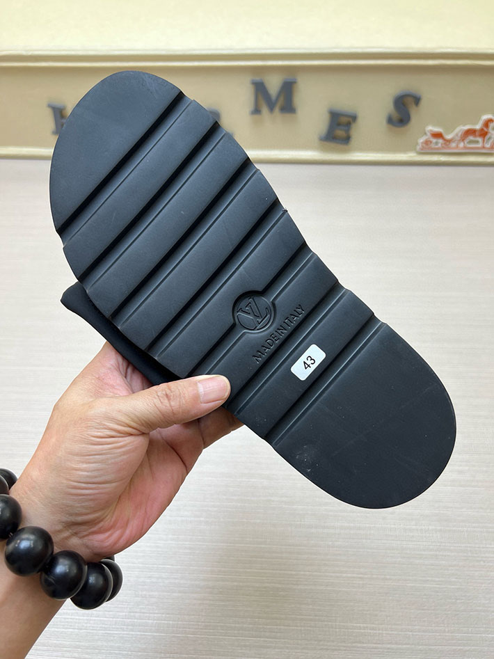 メンズ・レディース兼用 ルイヴィトン LV x TM プールピロー ミュール サンダル 2629032 ヴィトン サンダル レディース - 画像 (4)
