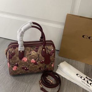 コーチ バッグ人気