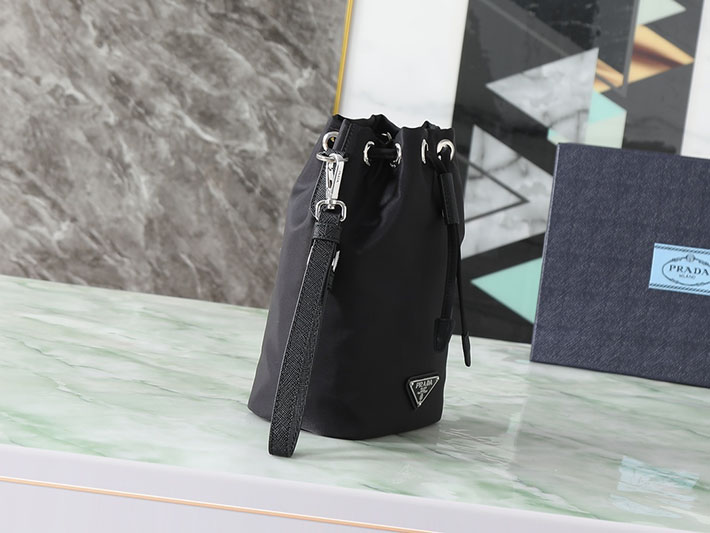 プラダ バッグ レディース PRADA ナイロン Re-Nylon ポーチ ブラック 1NS369_R067_F0002 プラダ ポーチ ショルダー - 画像 (9)