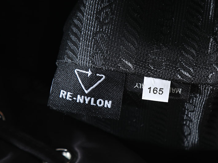 プラダ バッグ レディース PRADA ナイロン Re-Nylon ポーチ ブラック 1NS369_R067_F0002 プラダ ポーチ ショルダー - 画像 (2)