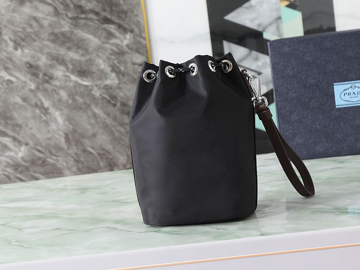 プラダ バッグ レディース PRADA スピードロック Re-Nylon xレザー ポーチ ブラック 2NE067_2HE1_F0002 プラダ ポーチ ナイロン - 画像 (8)