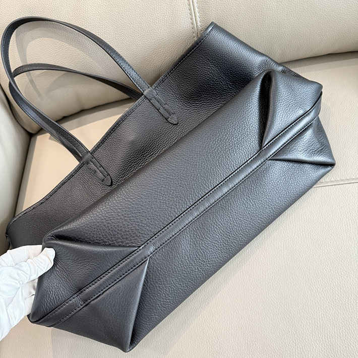 バーバリー バッグ アウトレット Burberry ミディアム ハイランドトート バッグ ブラック 81146191 バーバリー トートバッグ アウトレット - 画像 (2)