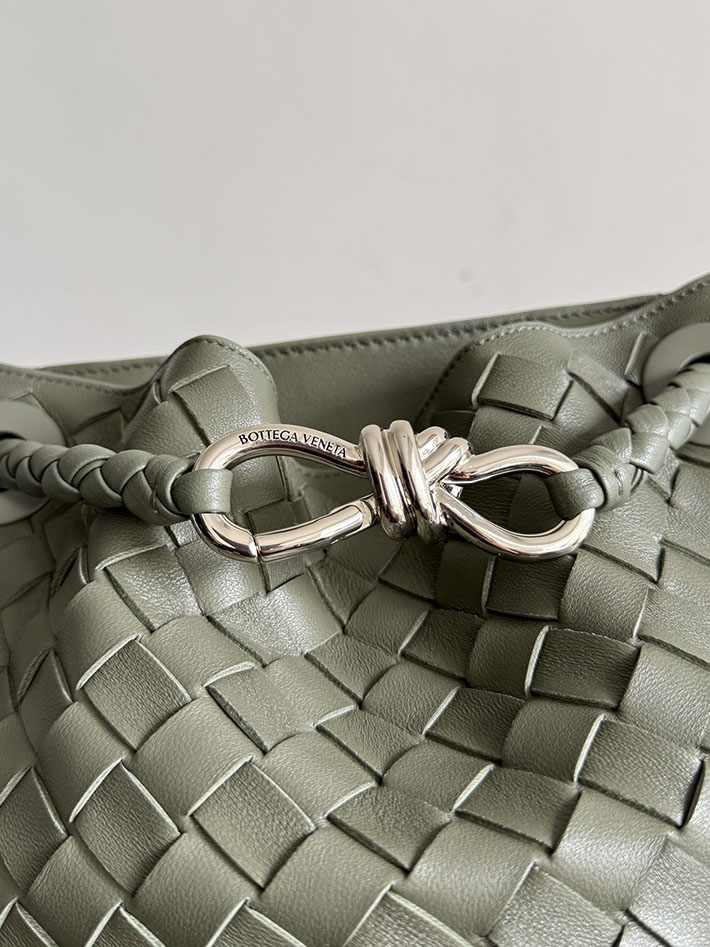 最高級ボッテガスーパーコピー Bottega Veneta Andiamo Bucket Piccola イントレチャート カーフ 2629499 ボッテガ ヴェネタ バッグ アウトレット - 画像 (8)