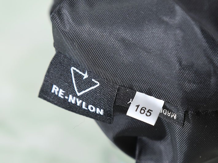 プラダ バッグ レディース PRADA スピードロック Re-Nylon xレザー ブラック ポーチ 2NE067_2HE1_F0002 プラダ バケットバッグ ナイロン - 画像 (2)