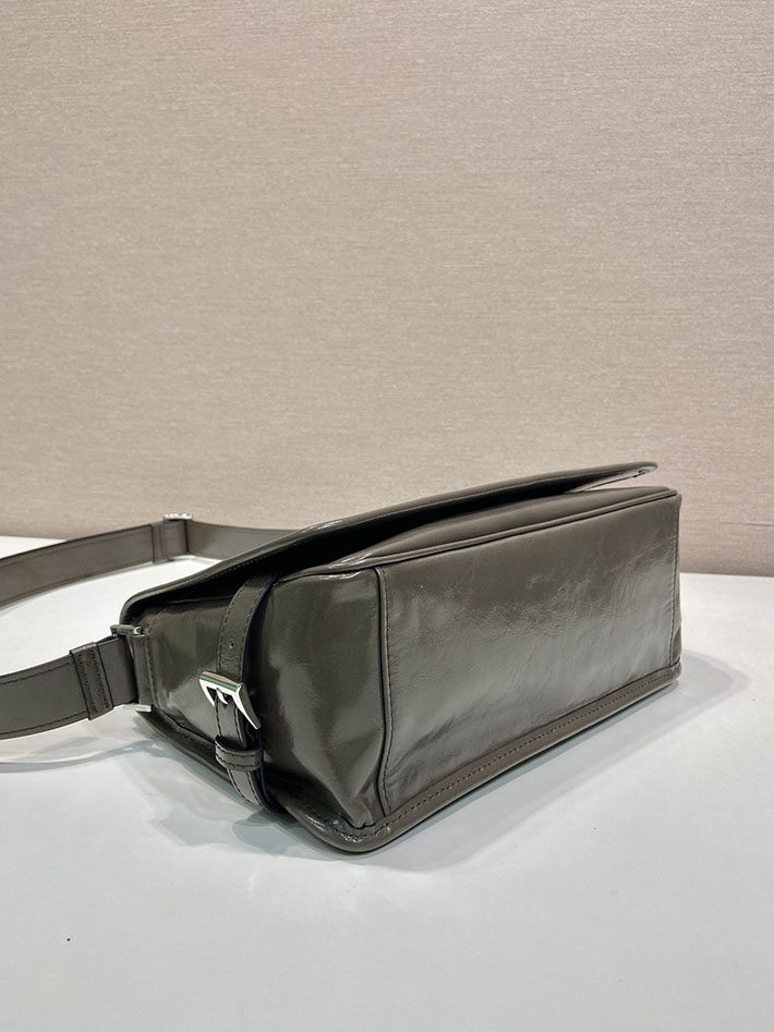 プラダ バッグ メンズ 新作 PRADA ソフトルックスレザー ショルダーバッグ グレー 2VD073_2CYR_F0JDS プラダ メンズバッグ アウトレット - 画像 (5)